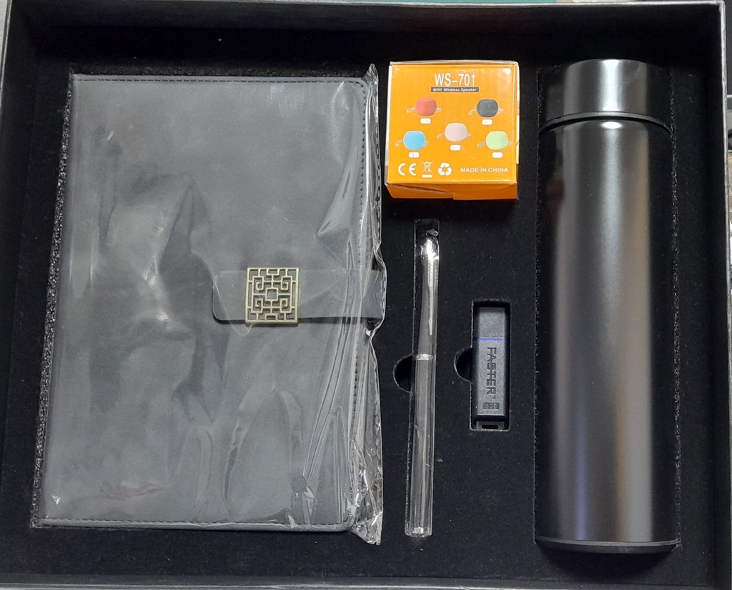 Бэлгийн багц 6-тай, хар спикер флаштай 0600619